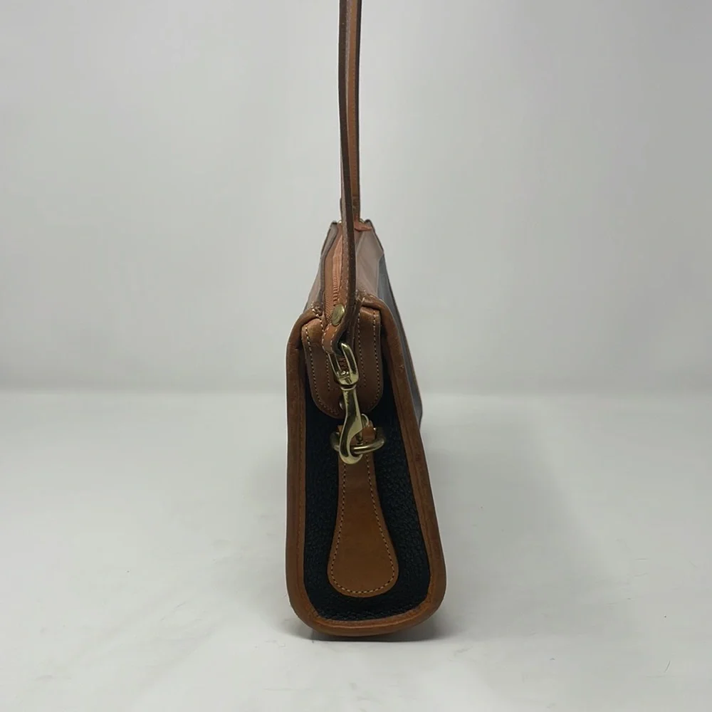 Vintage Dooney & Bourke Leather Crossbody🖤 - Picture 7 of 16